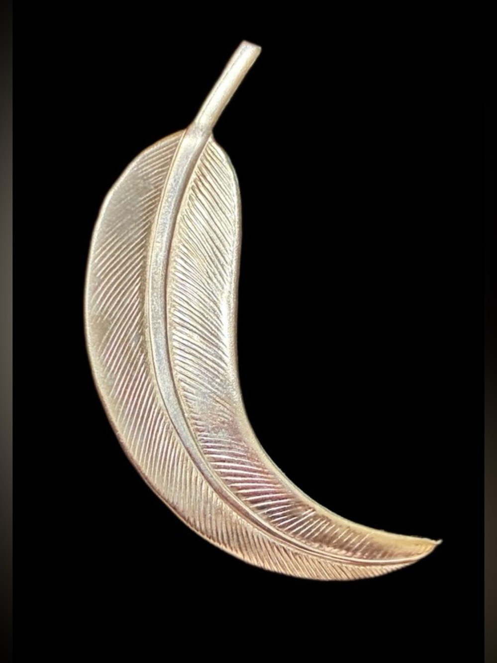 vintage EUC simple gold tone curled leat brooch pin @2.5”
